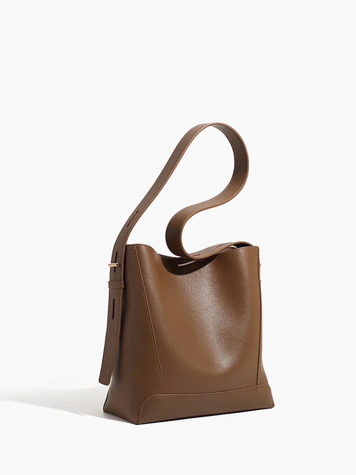 Soft-Buckle Piping Bucket Bag - LA FEMME WANDERER