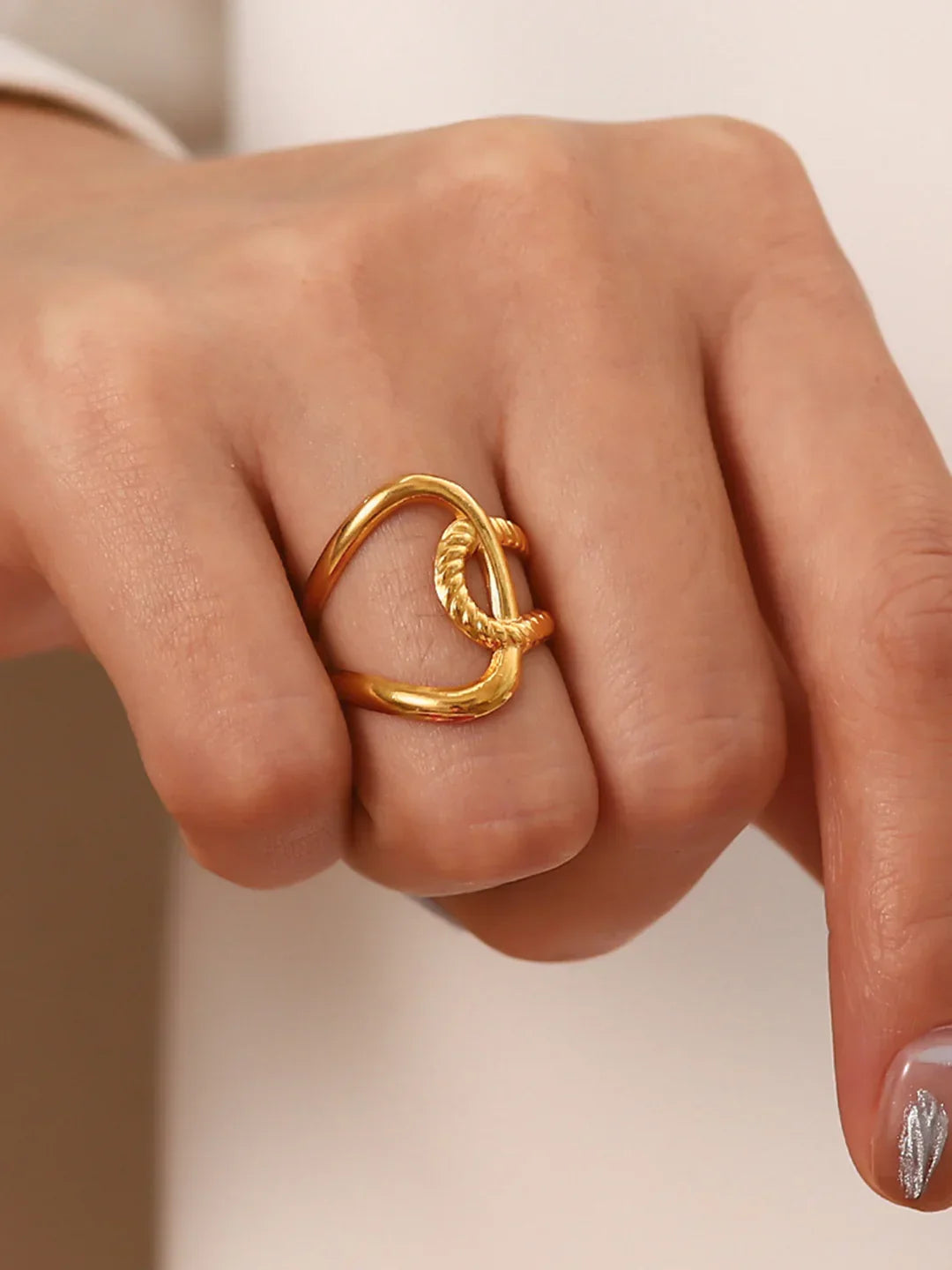 Sculpted Loop Statement Ring - LA FEMME WANDERER