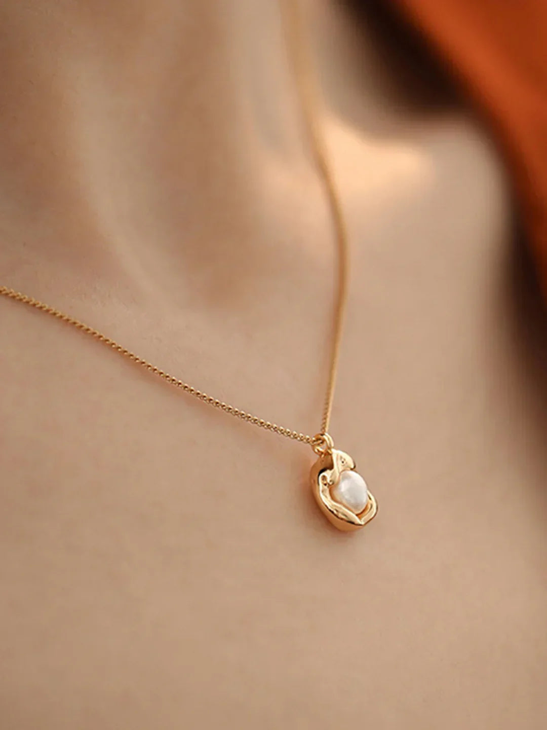 Minimal Pearl Drop Necklace - LA FEMME WANDERER