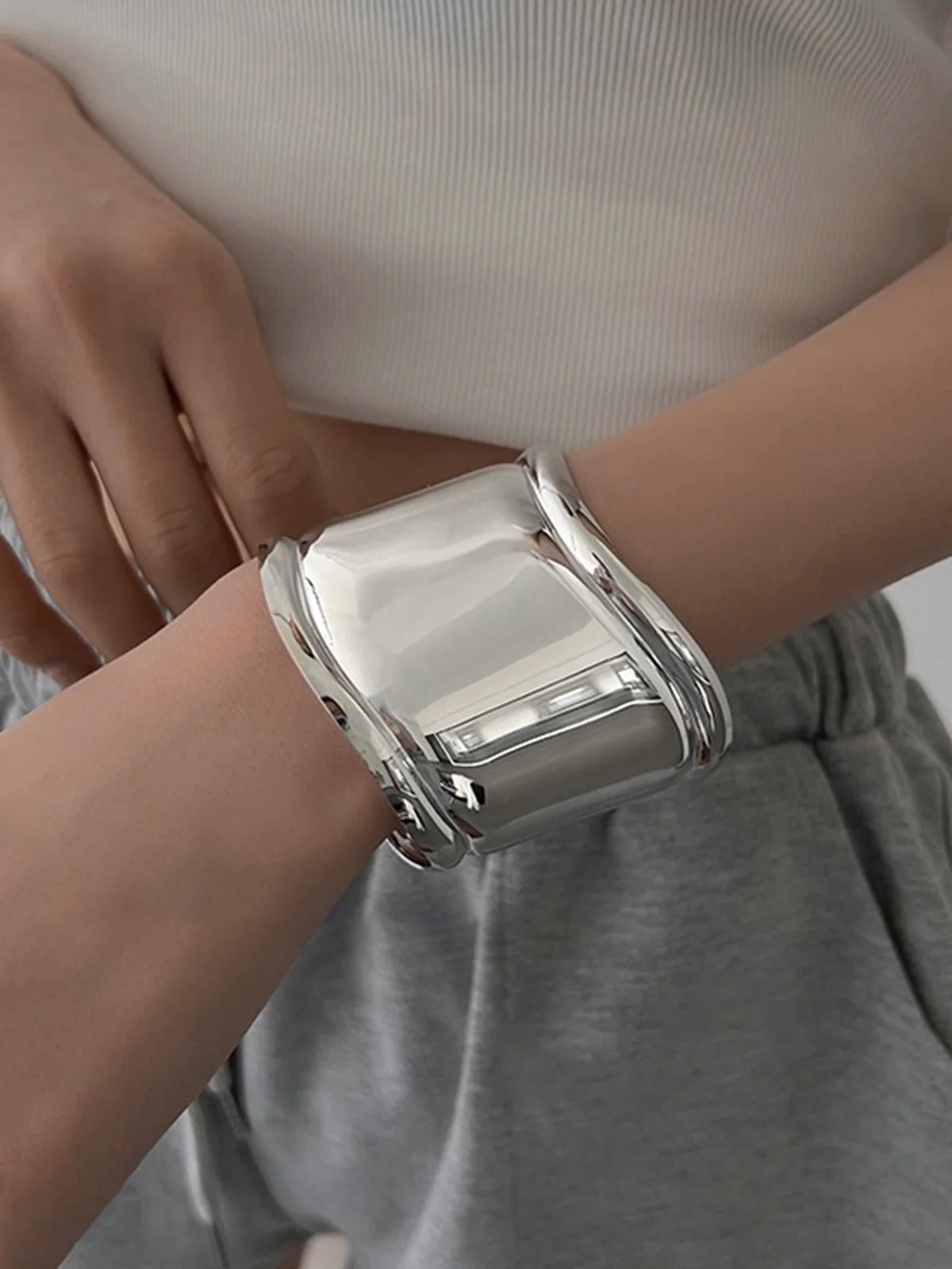 Metallic Wide Cuff Bracelet - LA FEMME WANDERER