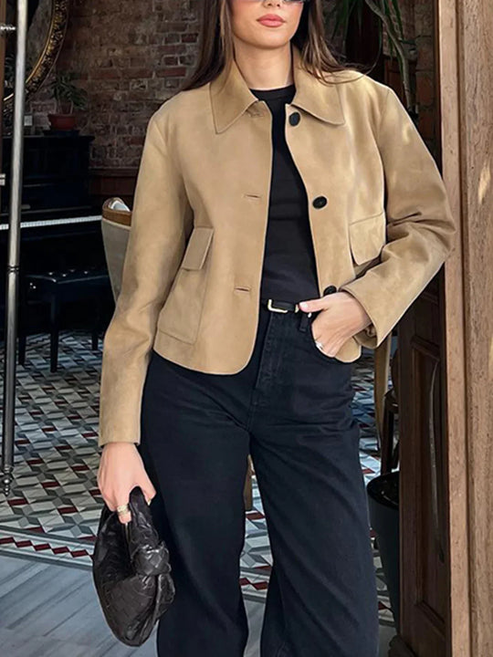 Weiche Wildlederjacke mit Knopfrevers