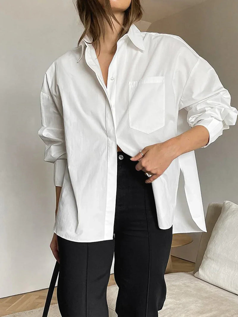 Mittellanges minimalistisches Button-Down-Hemd
