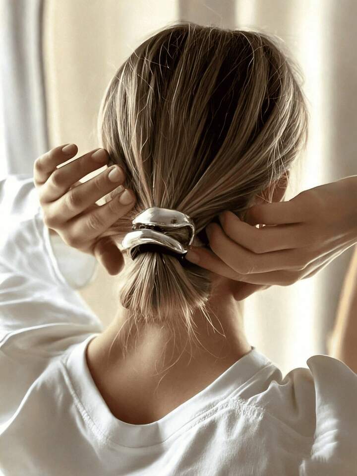 Metallic Ponytail Holder for Effortless Modern Elegance