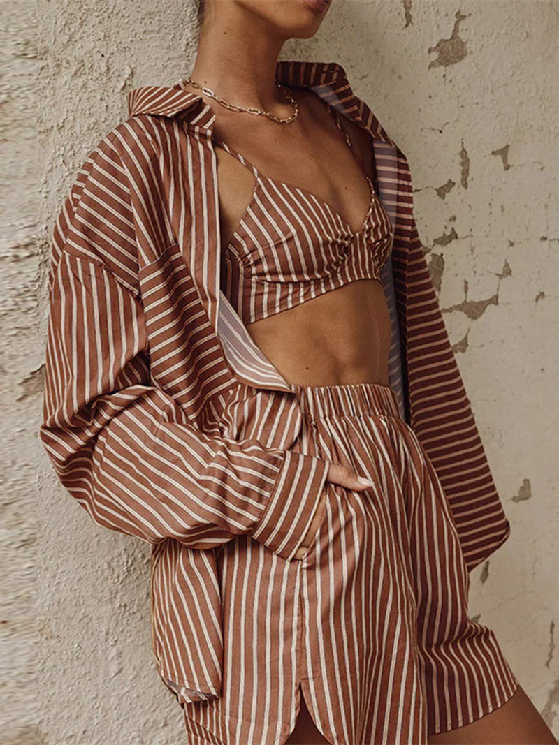 Einreihiges, langärmliges, gestreiftes dreiteiliges Shorts-Set mit Revers