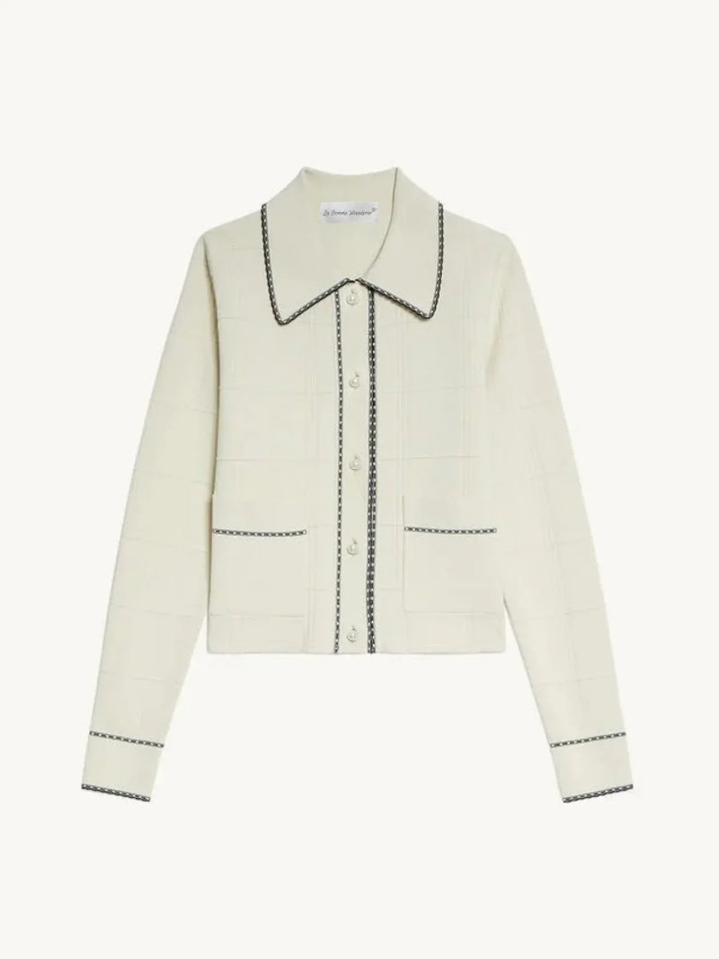 Exquisite Strickjacke mit Perlenknöpfen und Karomuster aus Spitze